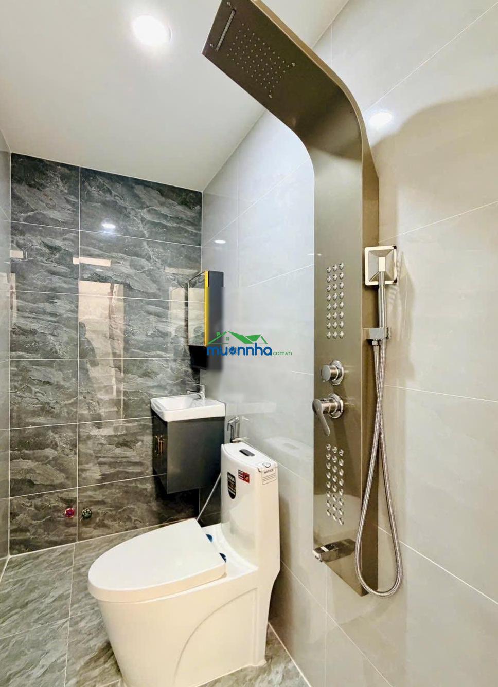 Rẻ- xây mới- 3 tầng lầu - mái đúc- ngang rộng 4,4m - đg 59 - phạm văn chiêu- kèm nội thất