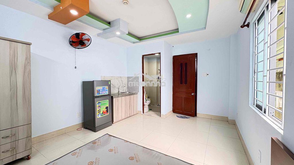 Chính chủ cho thuê studio cửa sổ lớn thang máy hầm xe full nt quận 1 - 4