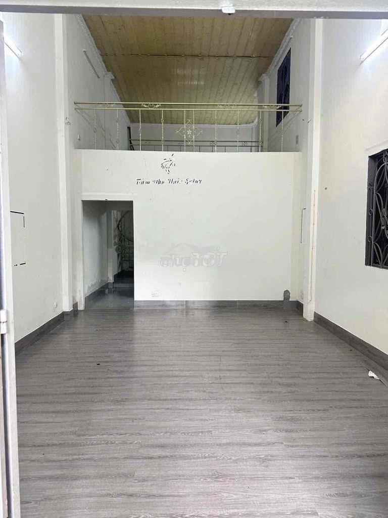 Cho thuê nhà mặt tiền hẻm5m thông lvk. chợ thiết.dt:4x16m lửng 2pn1wc
