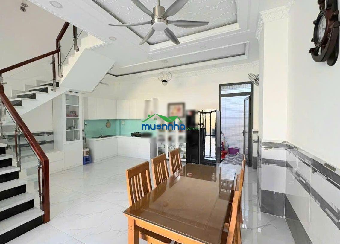 Nhà đối diện công viên, hẻm xe hơi lê văn lương, 6x14m, giá 9.99 tỷ - 2