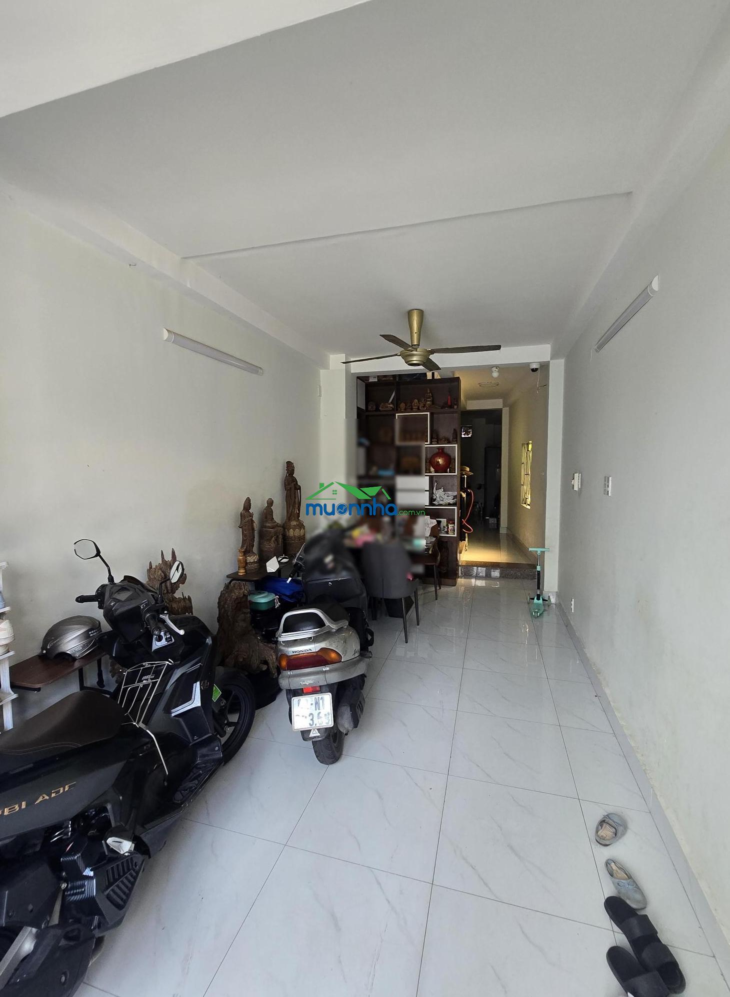 Nhà mặt tiền hẻm, 3 mặt thoáng, kiên cố, ánh sáng tự nhiên khắp nhà. - 3