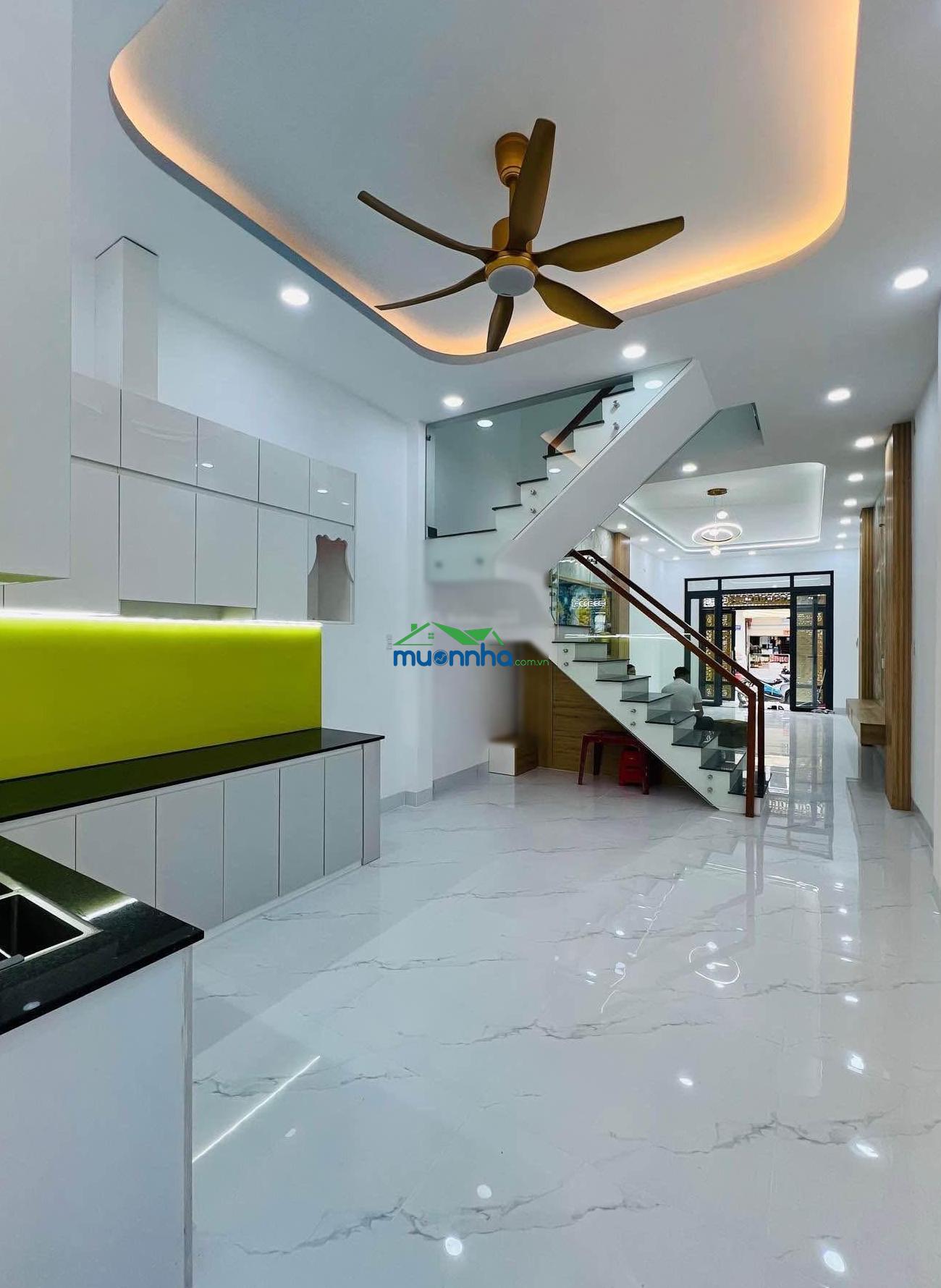 Nhà mới cứng - chiến lược - bình tân - đường xe hơi - 4x18 - chỉ hơn 6 tỷ xíu