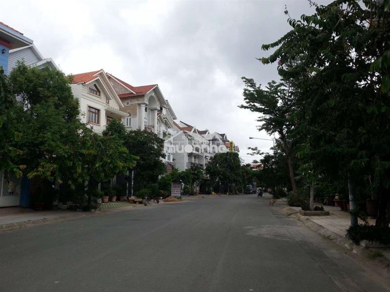 Phòng ban công biệt thự trần não (q2 cũ)