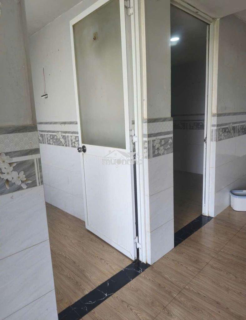 Nhà cho thuê nc... cc căn hộ cxtđ. lô chữ, tầng lầu 4 - giá: 7 triệu. - 2