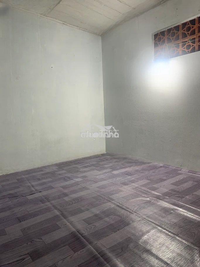 Cho thuê phòng trọ giá rẻ có gác sạch sẽ, thoáng mát 18m2 - 3