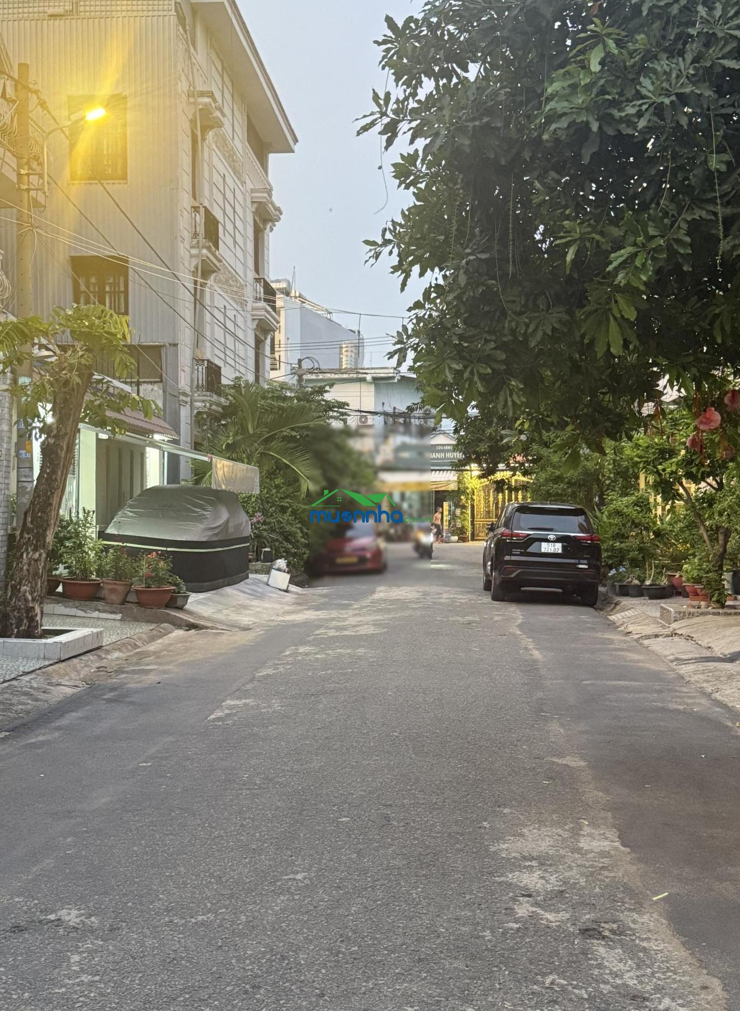Bán nhà đường nhựa 12m, ngang khủng 9x18m, 3 tầng, full nội thất cao cấp, gara ô tô - 17.9 tỷ tl - 2