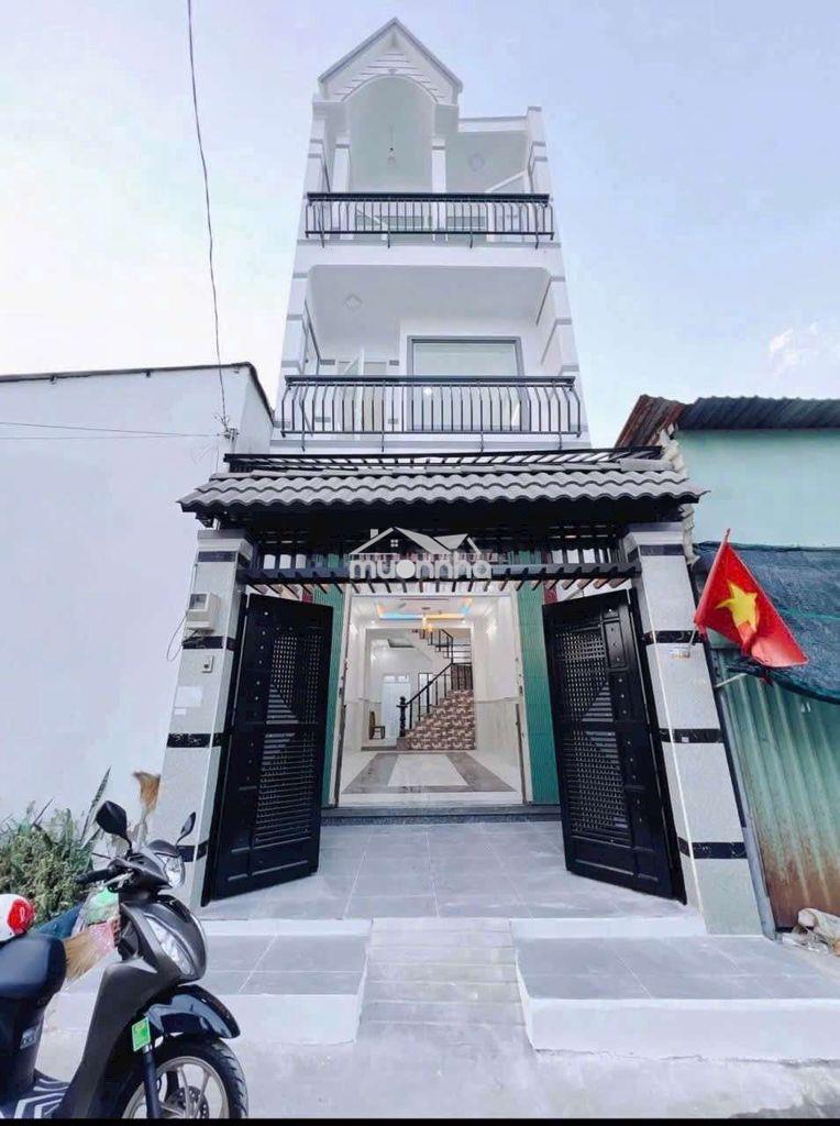 Nhà 3 tầng gồm 6 phòng ngủ ban công trước sau rất hiếm.