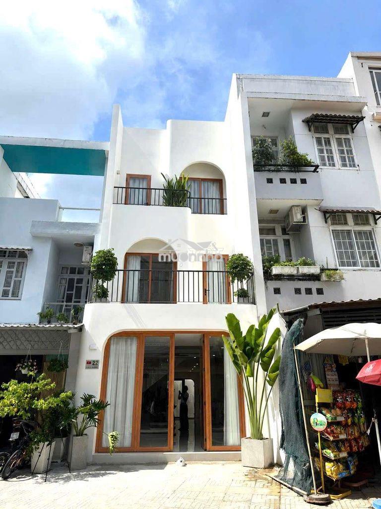 Nhà hai mới mặt tiền giáp phú mỹ hưng