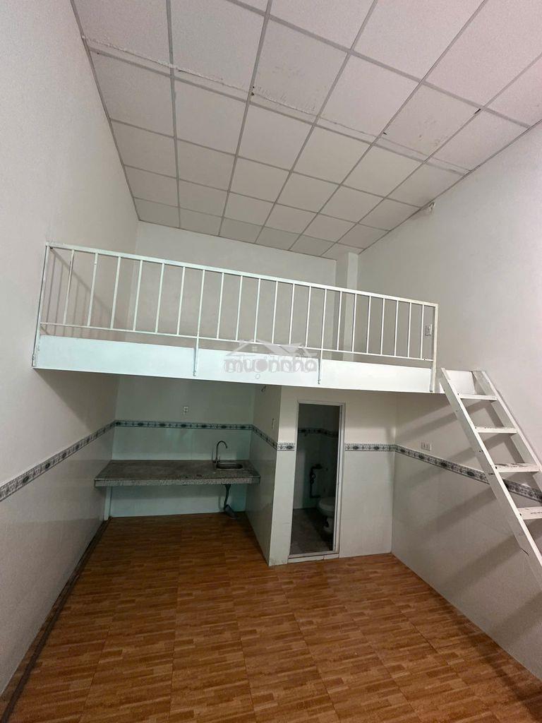 Phòng rộng sạch sẽ- mặt tiền đường lớn, kdc đông đúc - 2