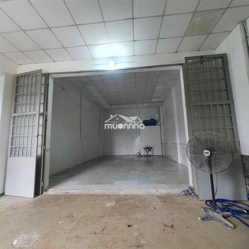 Nhà xưởng gần ngã tư nước đá