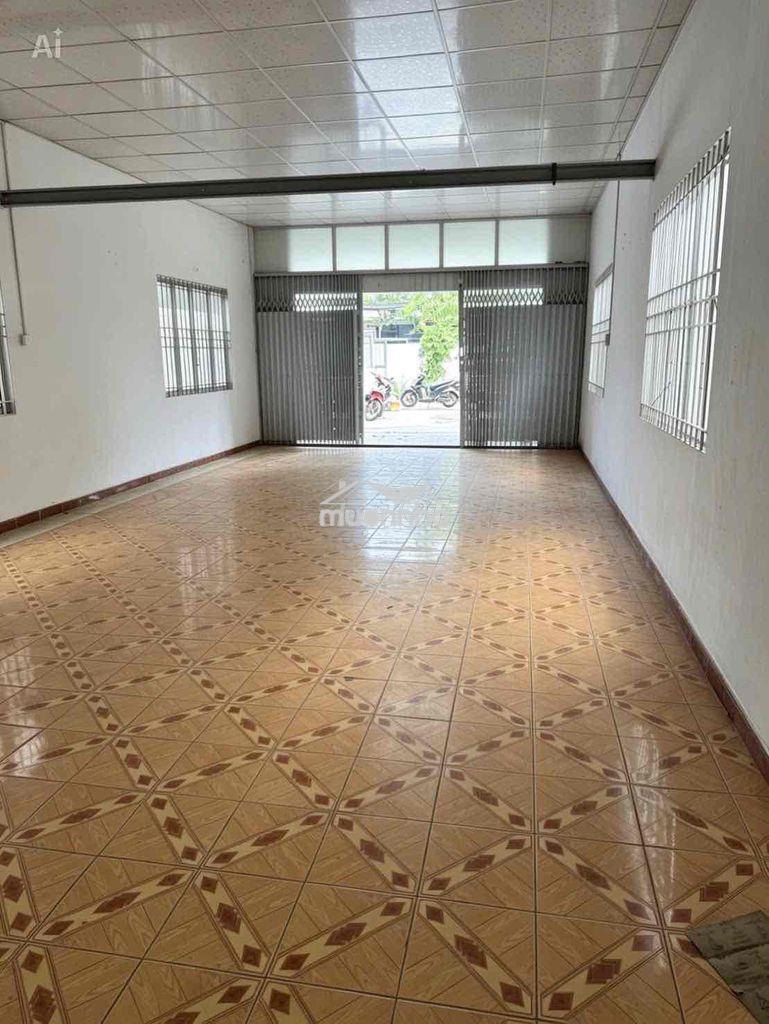 CHO THUÊ NHÀ HIỆP THÀNH, Q12, DT: 5,5M X 23M. NHÀ CẤP4. SÂN RỘNG