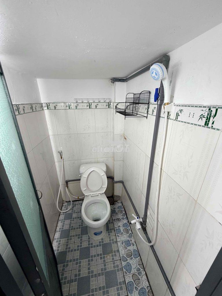 Trống phòng có ban công thoáng mát ngay chợ 434 - 2