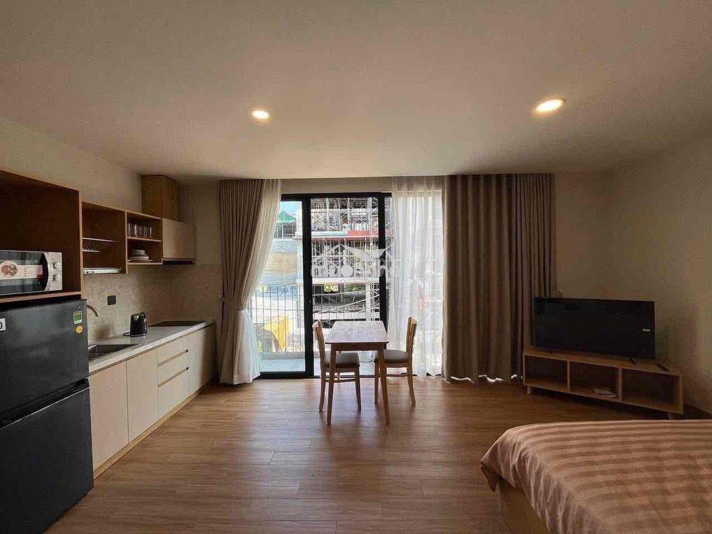 Căn hộ ban công rộng 35m2 full nt ngay lạc long quân - đông hồ - ni sư - 2