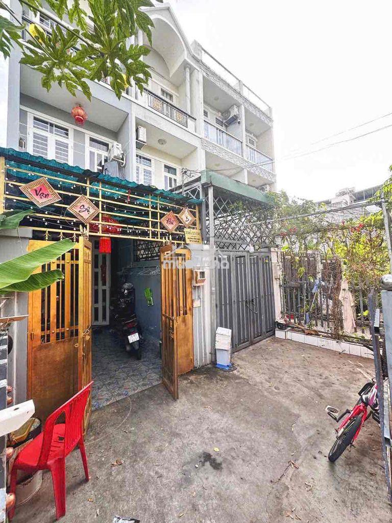 Nhà shr hẽm 2581 huỳnh tấn phát chia làm 2 căn , 8pn - 2