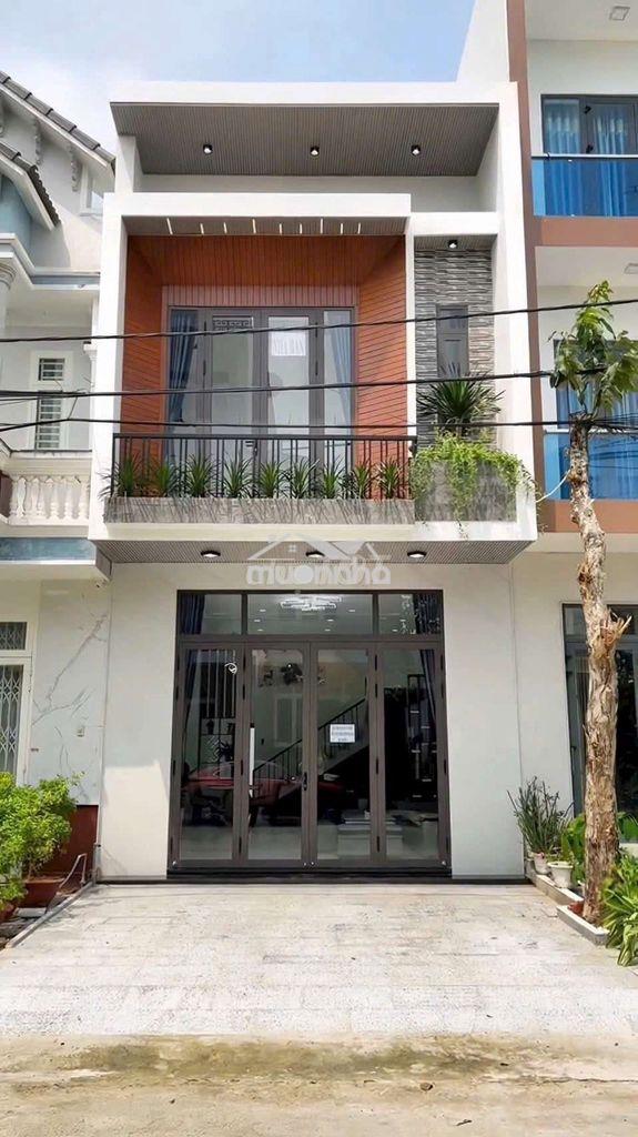 Nhà mới 1 trệt 1 lầu, 3pn, đường xe hơi 6m - sổ hồng riêng