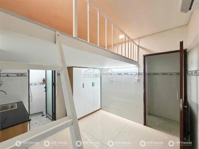 Phòng mới xây sẵn gác máy lạnh rộng 30m2 - đi bộ qua đh công thương
