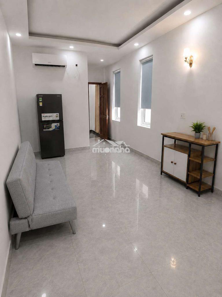 Phòng mới xây-nhiều cửa sổ-ban công riêng trần thị trọng tb