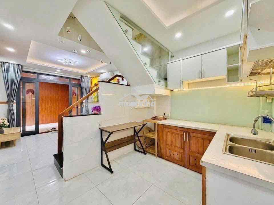 Cho thuê nhà 11tr nội thất cơ bản có sân để xe rộng - 3