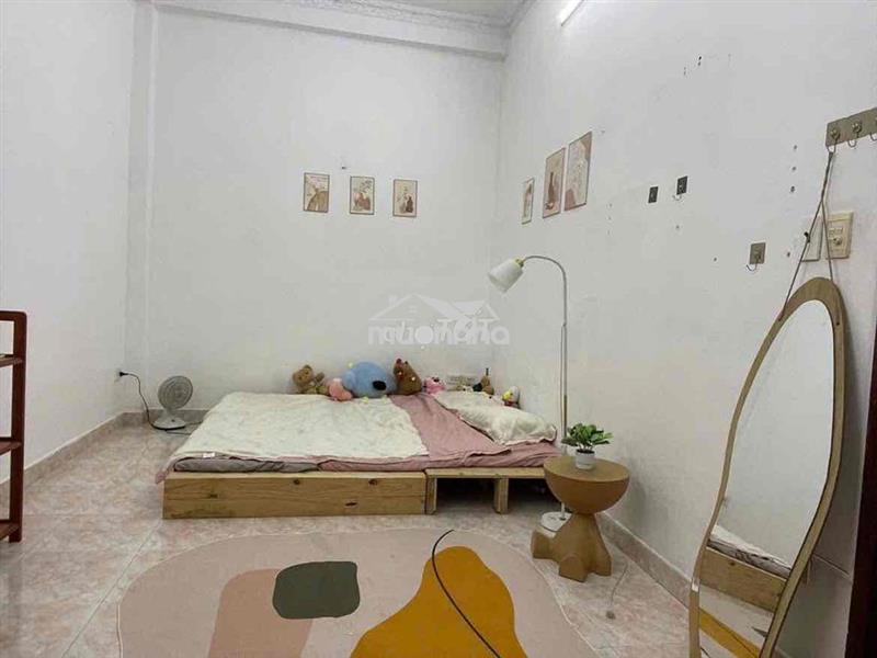 Cho thuê phòng 45m2, phòng tầng 1, nội thất có sẵn như hình, tách bếp