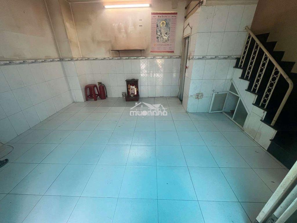 Nhà cho thuê hẻm xe hơi q11 giá 10tr còn thương lượng cọc 1
- 2