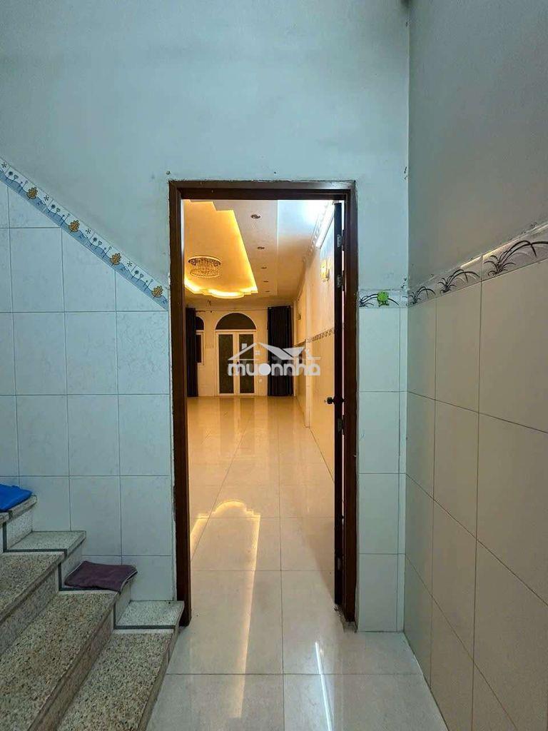 Nguyên tầng 1 - 2 phòng ngủ - giá rẻ - hẻm xe hơi - 3