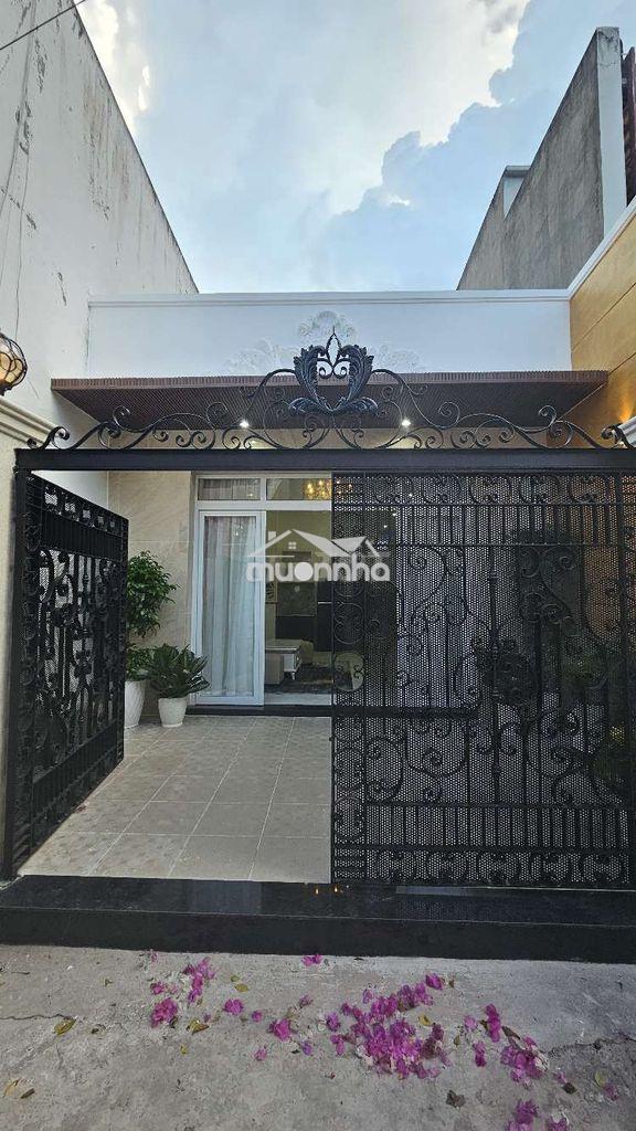 Nhà xe hơi quay đầu 80m2 vào ở liền đường lê văn lương 