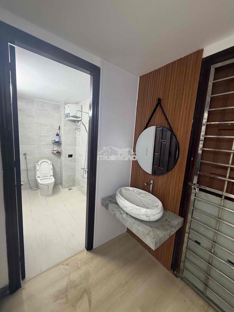 Cho thuê nhà 3 tầng mặt tiền đường lê văn hiến sát ubnd phường - 3