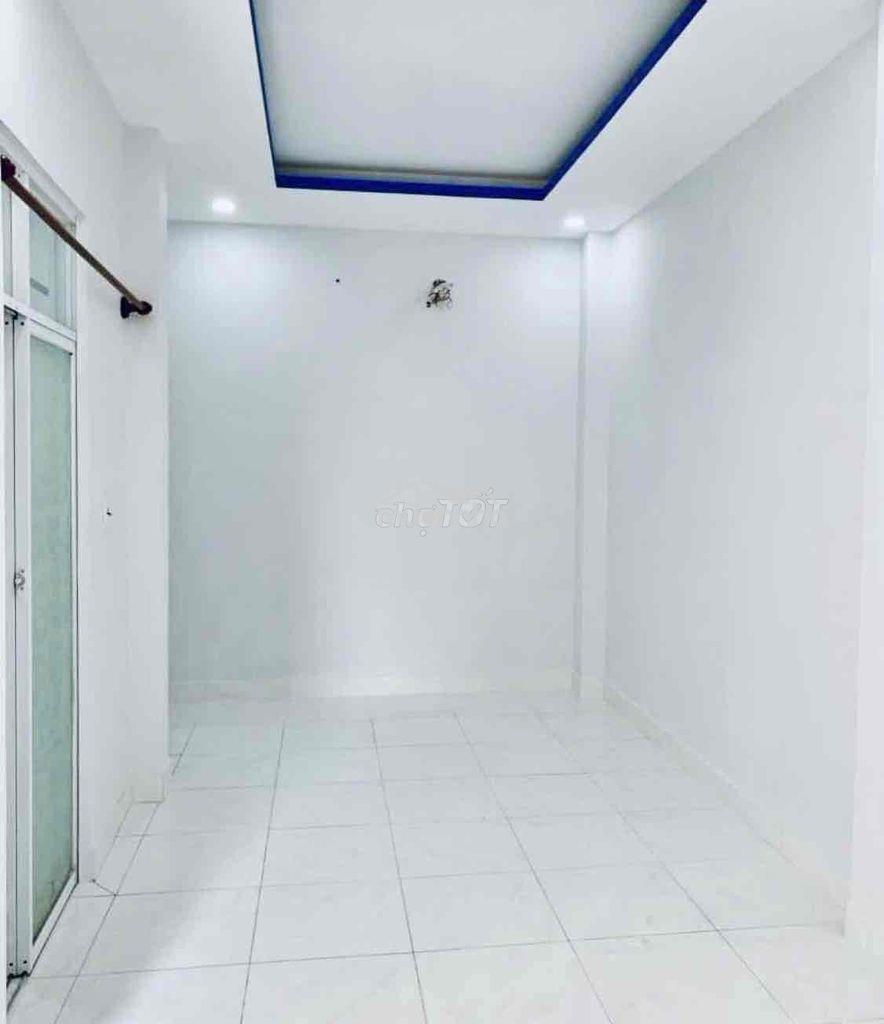 Nhà rộng, 1 trệt, 1 lầu, 1 lửng, 3p. ngủ liền kề p. nhuận - 3