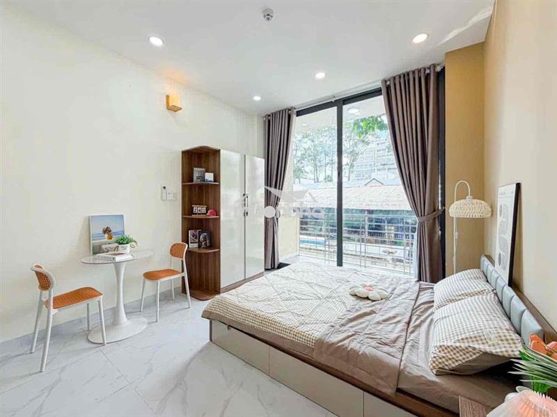 Cho thuê chdv có ban công mới full nội thất sư vạn hạnh, q10
