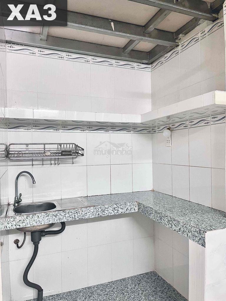 Phòng trọ có gác, sẵn máy lạnh gần đh tdt, đh mở cs3 - 4