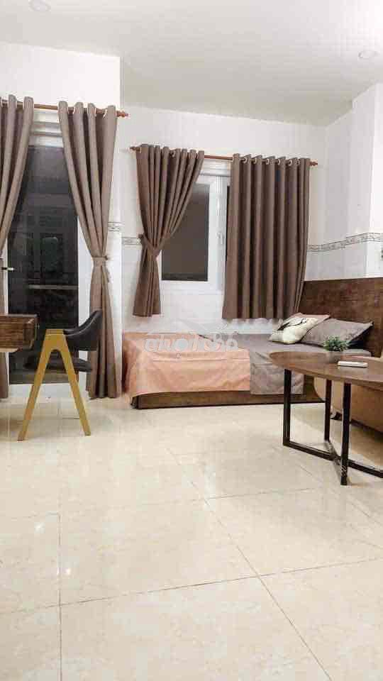 Studio bancon lớn siêu rộng giá tốt lắm