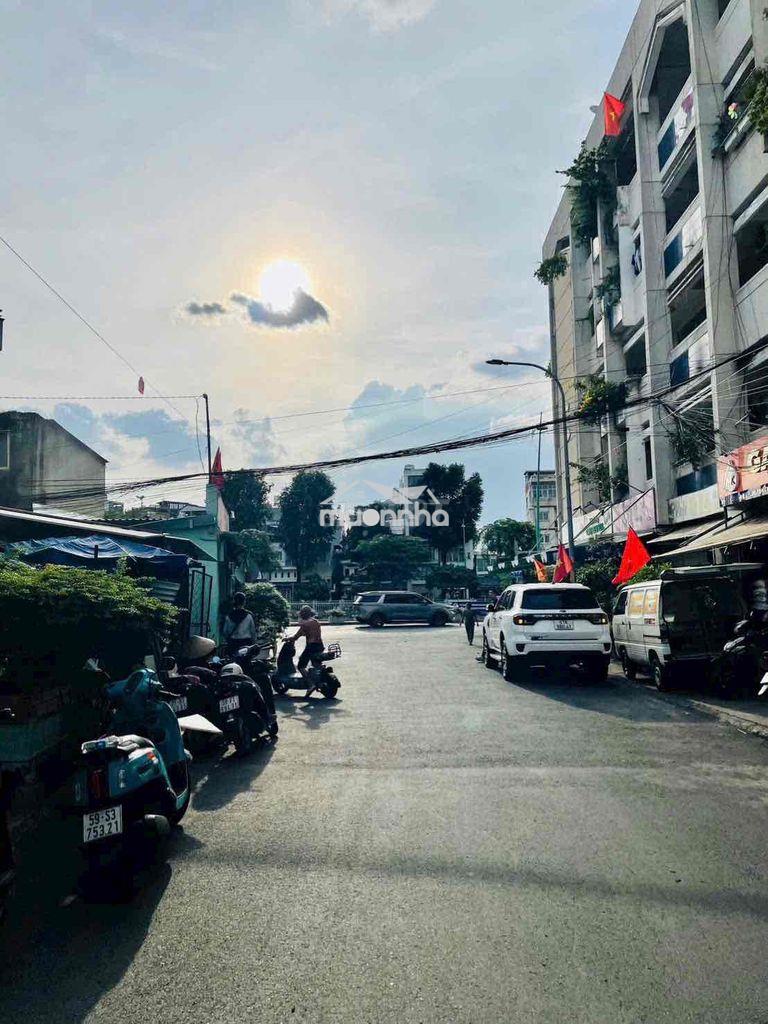 Nhà 1 trệt 1 lầu hẻm ô tô hoàng sa quận 3 ngay chung cư trần quốc thao