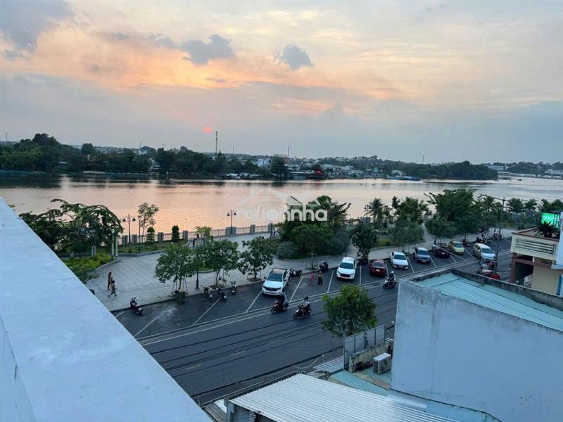 120m2 mặt tiền view sông phố đi bộ bạch đằng, dòng tiền 300tr/năm