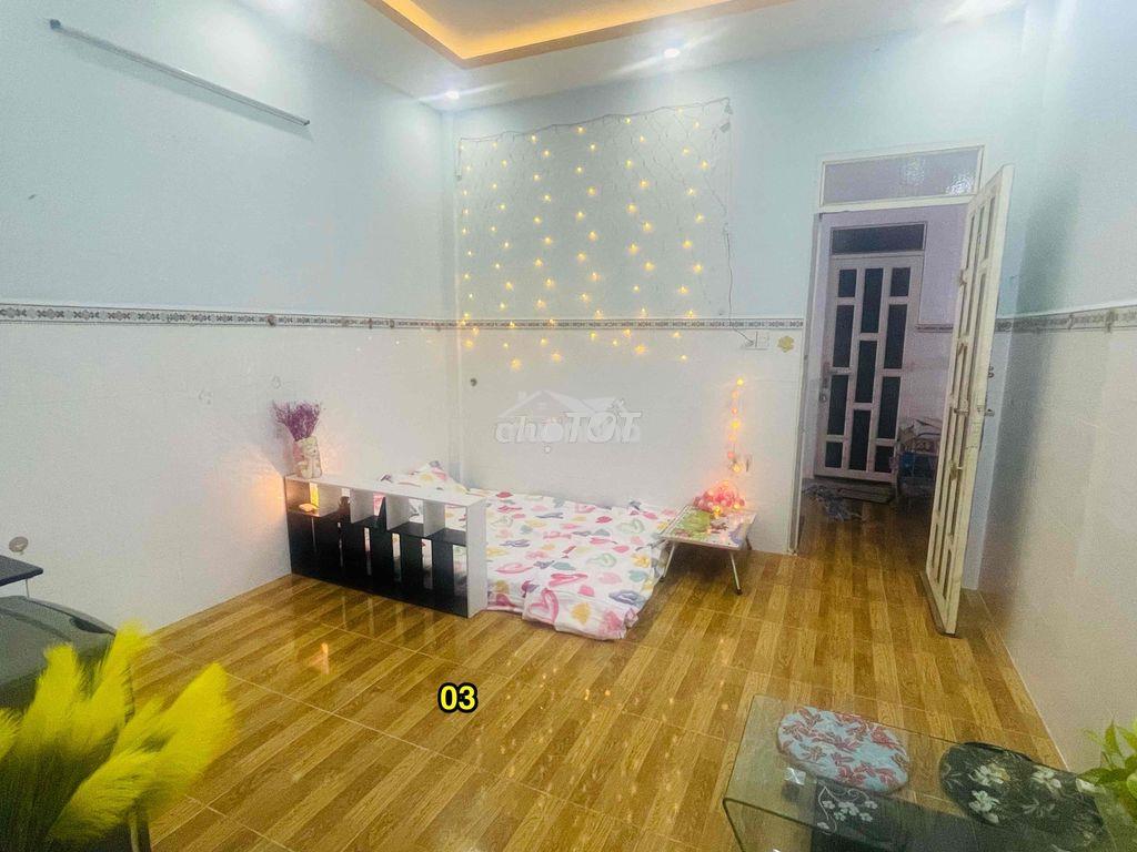 Phòng máy lạnh - full nội thất - giờ tự do - xe free - 4