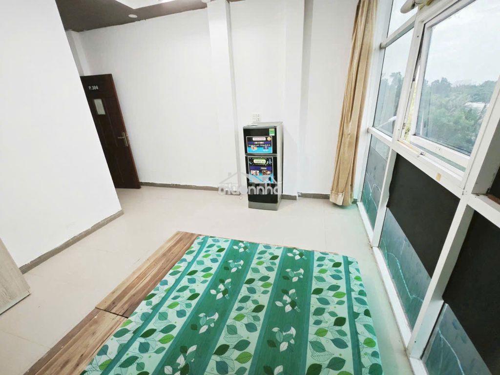 Phòng cho thuê tạ quang bửu có cửa sổ ban công kính giá 4tr - 4