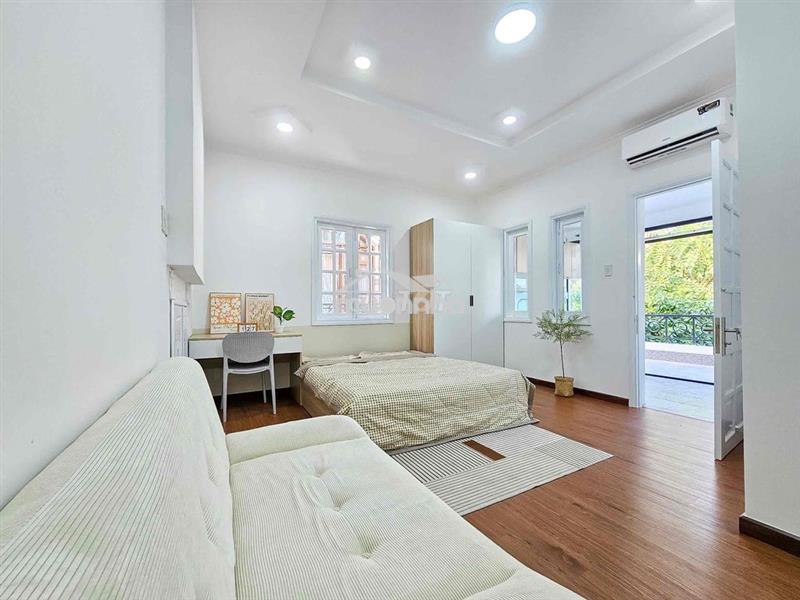 Căn hộ tách bếp ban công sân vườn ngay đường him lam quận 7