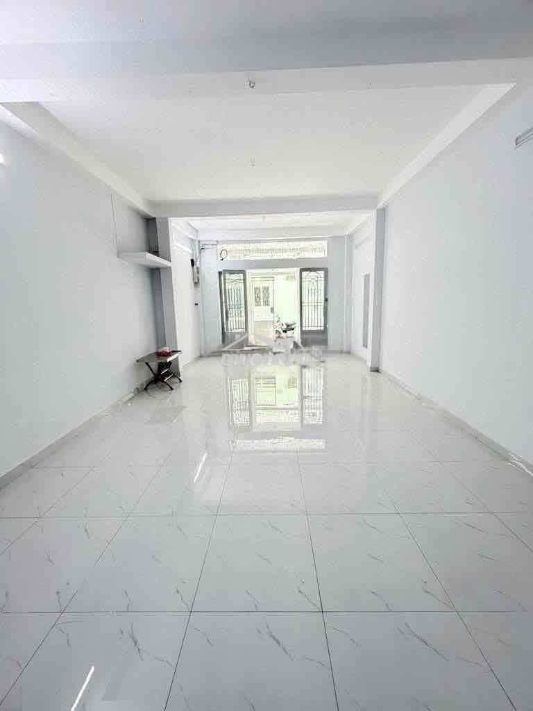➢Hẻm 4m 181/ đường 3/2  quận 10 ➢ dt: 4,3mx18m trệt 1 lầu , + gác trốn
