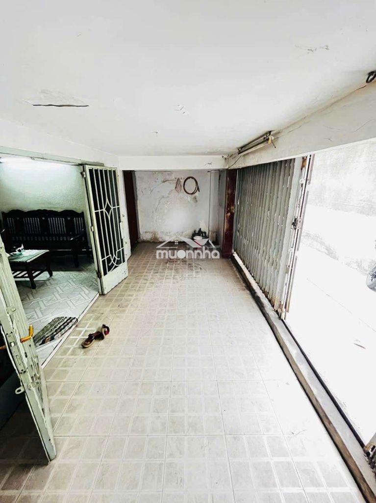 Nhà cho thuê phạm thế hiển dt 97m2 ,4 pn sân rộng rãi hẻm thoáng mát