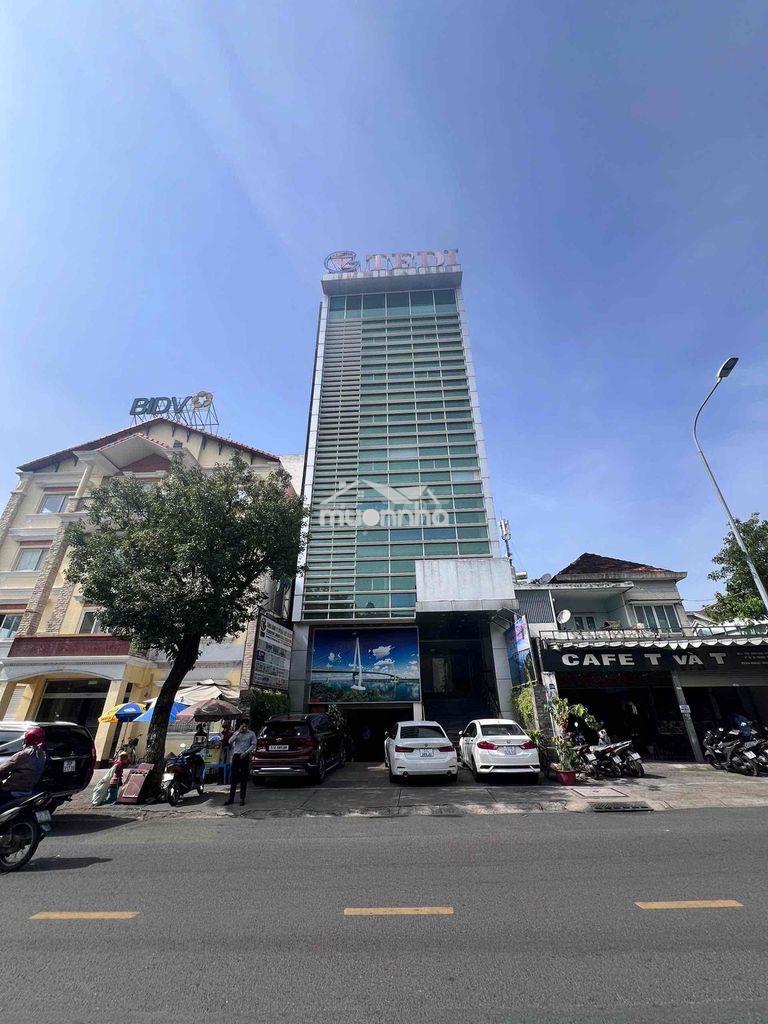 Văn phòng hoàng hoa thám 100m2, sàn suốt, ko cột, 2 hầm, sân đậu ô tô