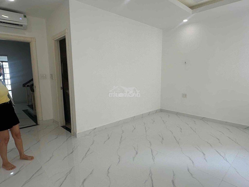 Cho thuê văn phòng thang máy từ hầm để xe 6tr - 4