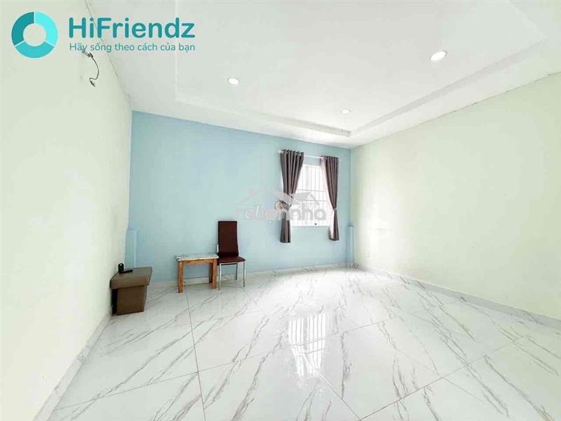 Studio trống sẵn có cửa sổ và máy lạnh, khoá vân tay toilet riêng