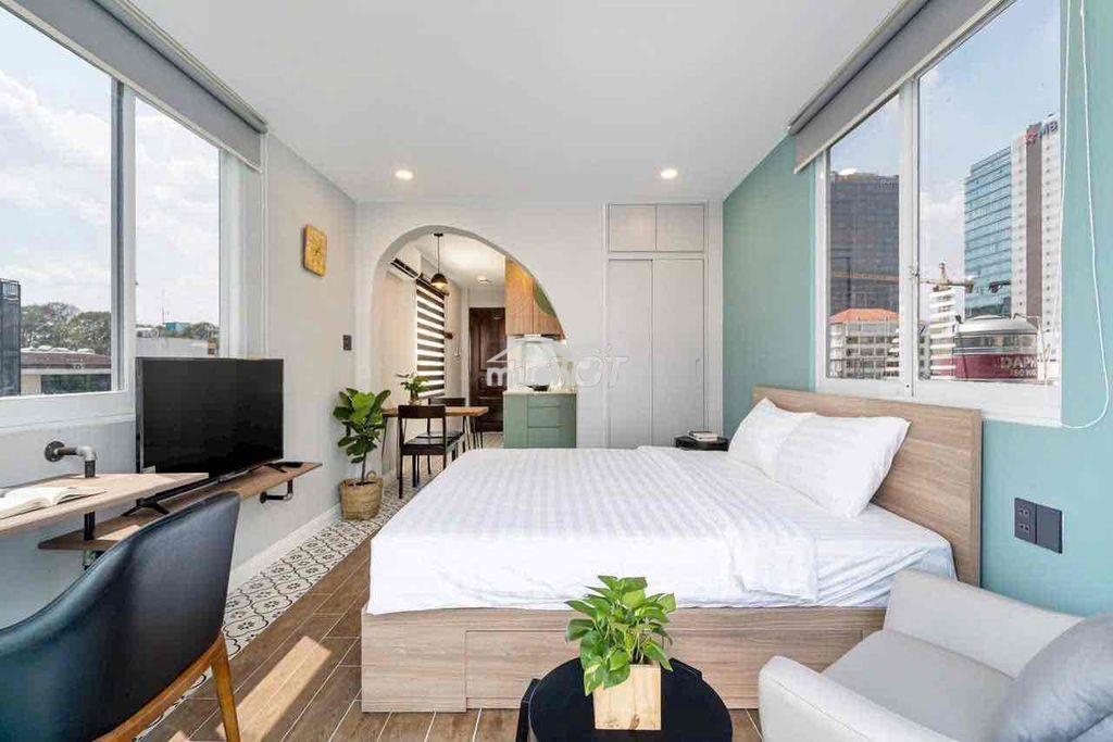 Căn hộ dịch vụ 40m2 ban công thoáng mát ngay tại chợ bà chiểu giáp q1 - 2