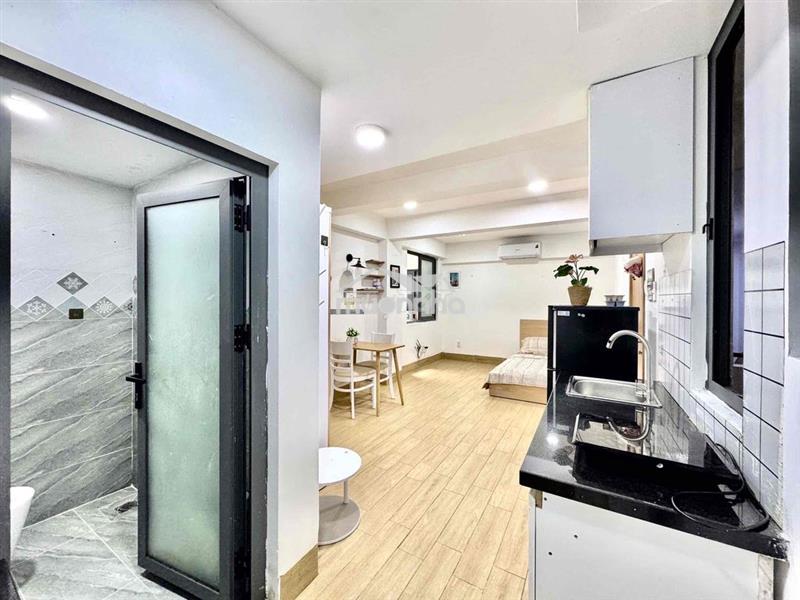 Căn hộ cửa sổ luxury thang máy hầm xe full nt ngay đại học bách khoa