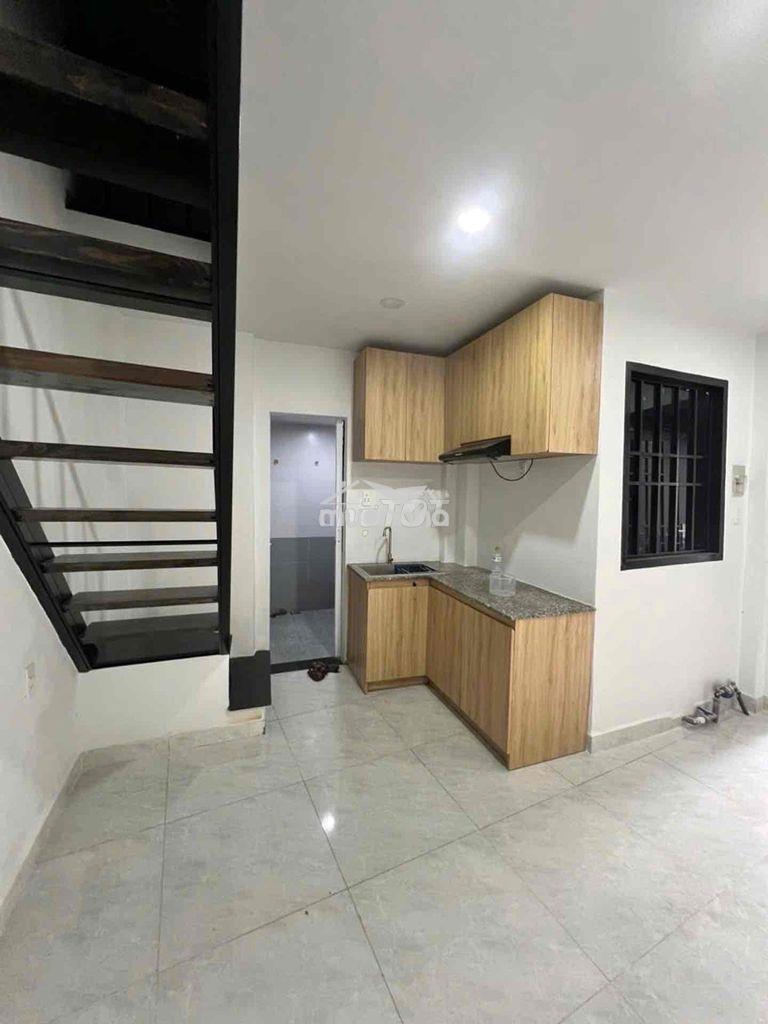 Bán nhà lê quang định 2 lầu 2pn có sân xe sát q1 đang cho thuê 7tr