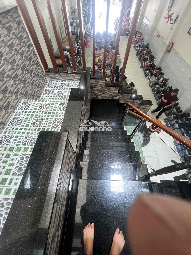 Chủ cần bán nhà xây tâm huyết để giải quyết công việc