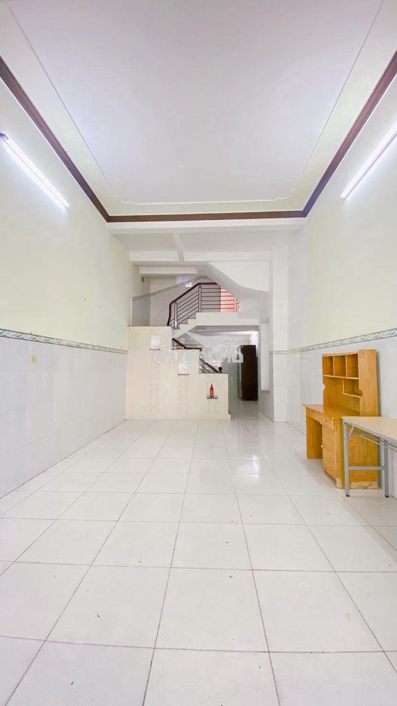 Cho thuê nhà 3 phòng ngủ có sân rộng khu cic8 tiện văn phòng 7 triệu - 2