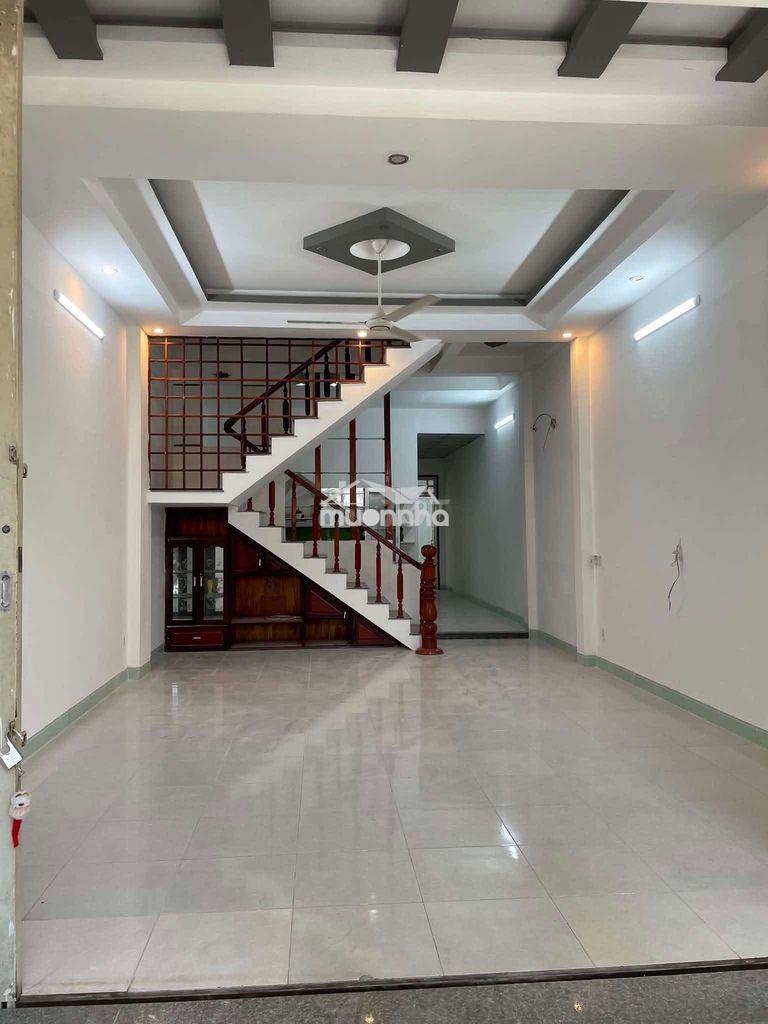 Nhà 2 tầng 3pn gần phạm hùng