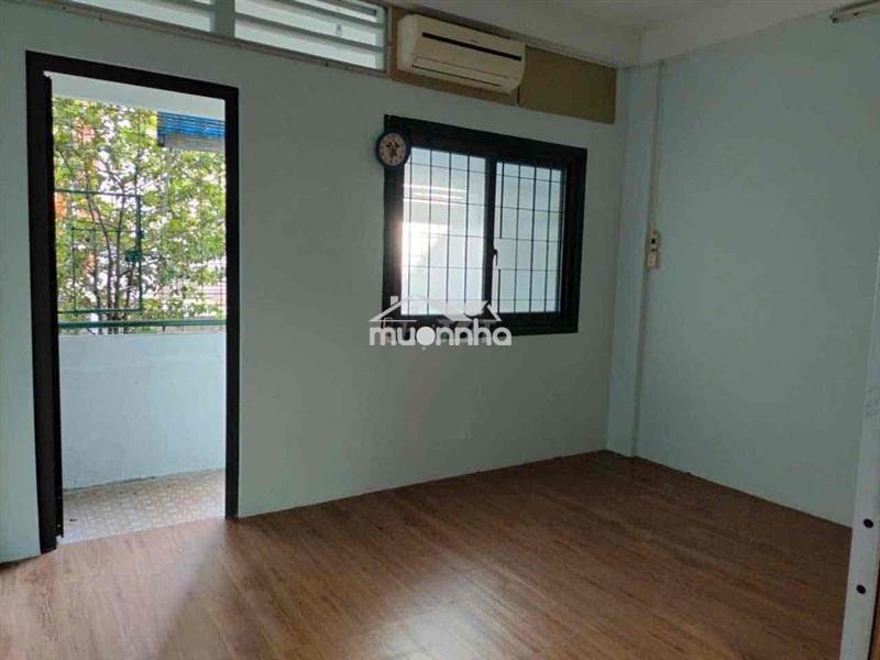 Nhà chung cư nguyên căn.dt 4 x 12m có 2 pn ( 1 kín 1 hở)