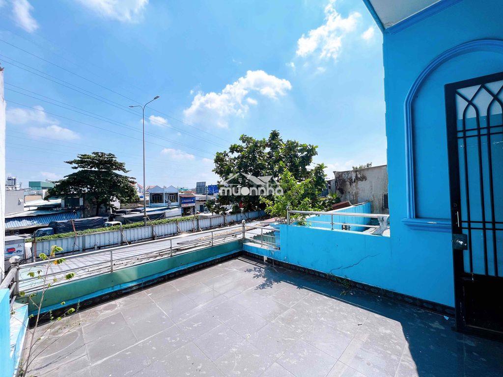 Phòng mặt tiền có sân thượng riêng - 2