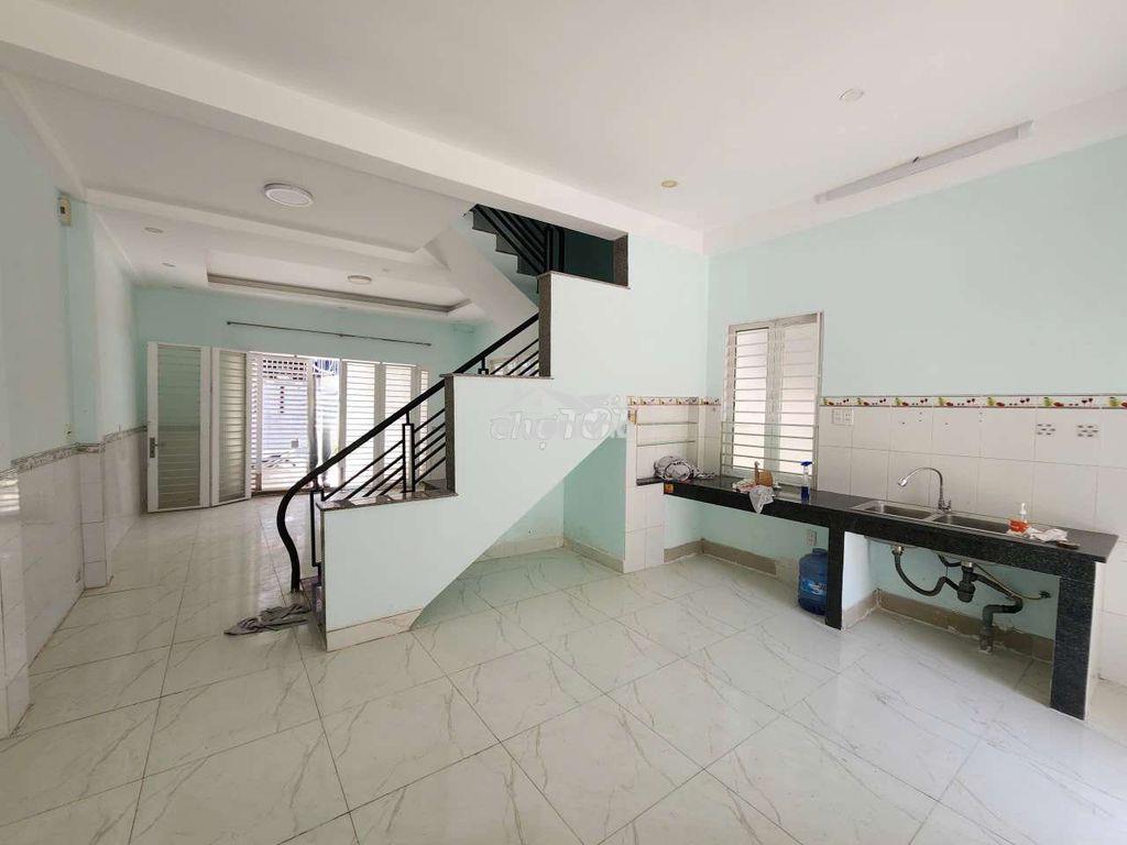 Nhà trệt lầu có sân sau rộng - 4